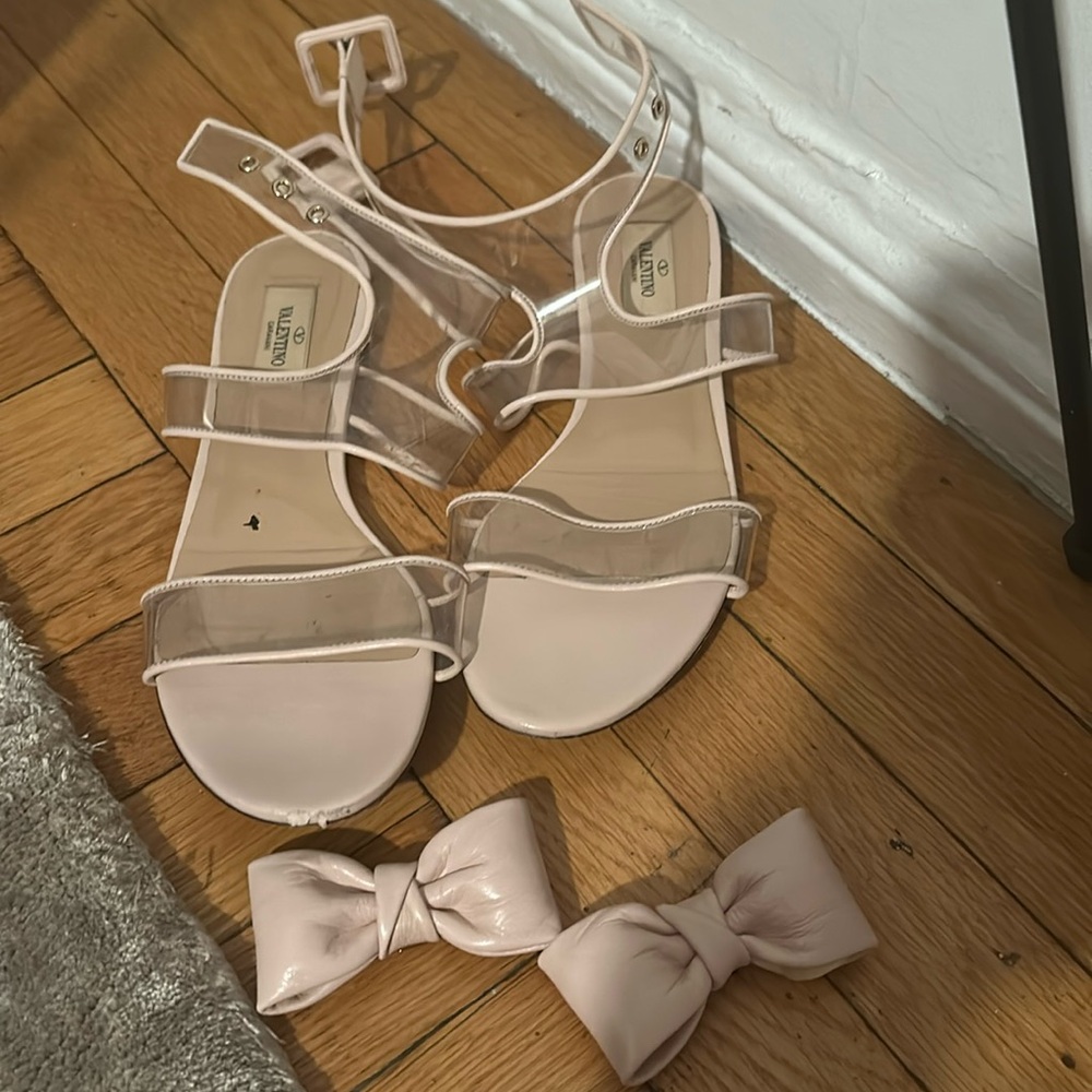Gently worn Valentino sandals comes with bows